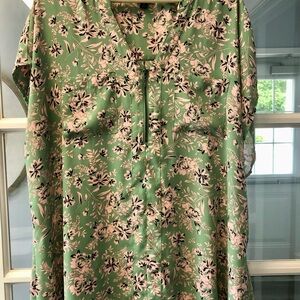 Torrid Size 2 (US 18-20) Cap Sleeve Shirt, Green, Pink and Black